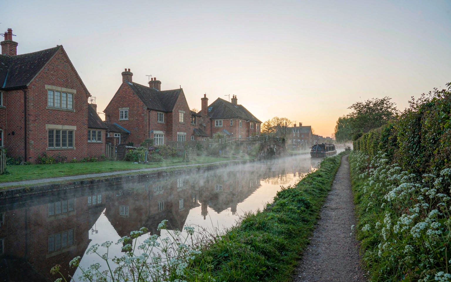 Morning towpath walk beside the canal at Audlem