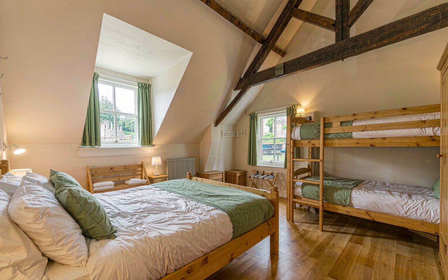 Private double room with exposed brick wall and warm lamps